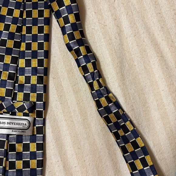 100% SILK Carlos Devenezia Blue and Yellow Colored Tie - Picture 6 of 6